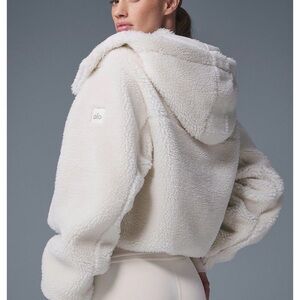 ALO Yoga Women's Foxy Sherpa Jacket - Ivory